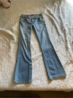 Vintage Low Rise Y2K Light Wash Women's Flared Jeans - Classic Denim